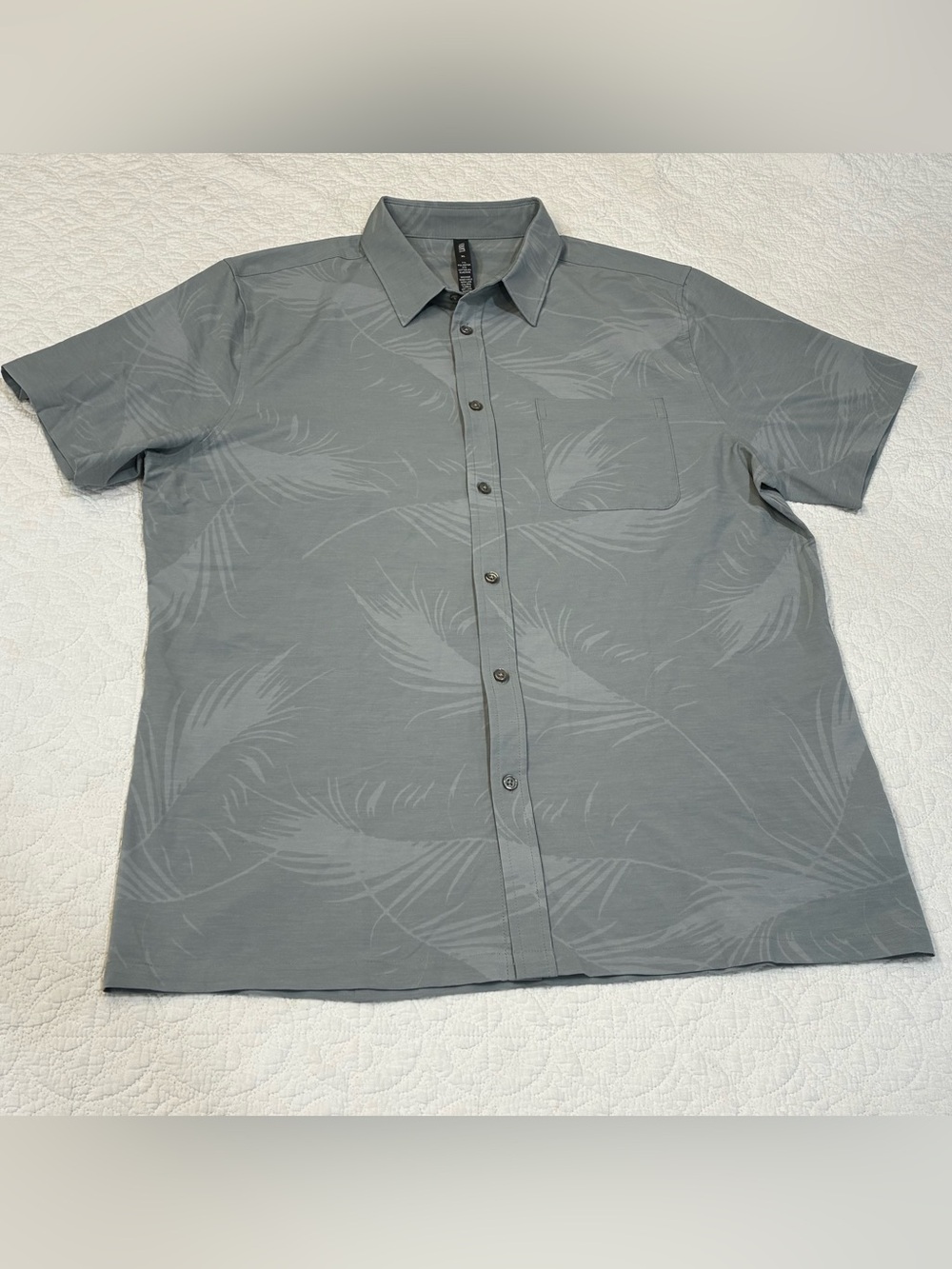 Vuori Bridge Short Sleeve Button Down Shirt XL Gray Tropical Palm Print Stretch